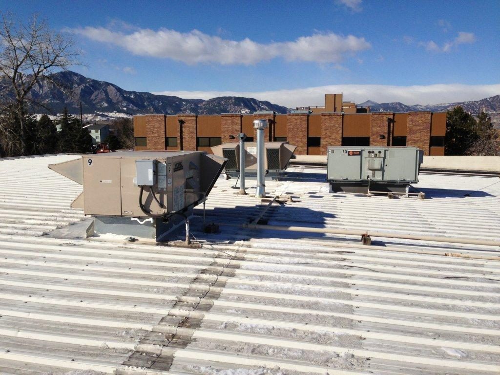 Commercial building structural support for RTU/equipment